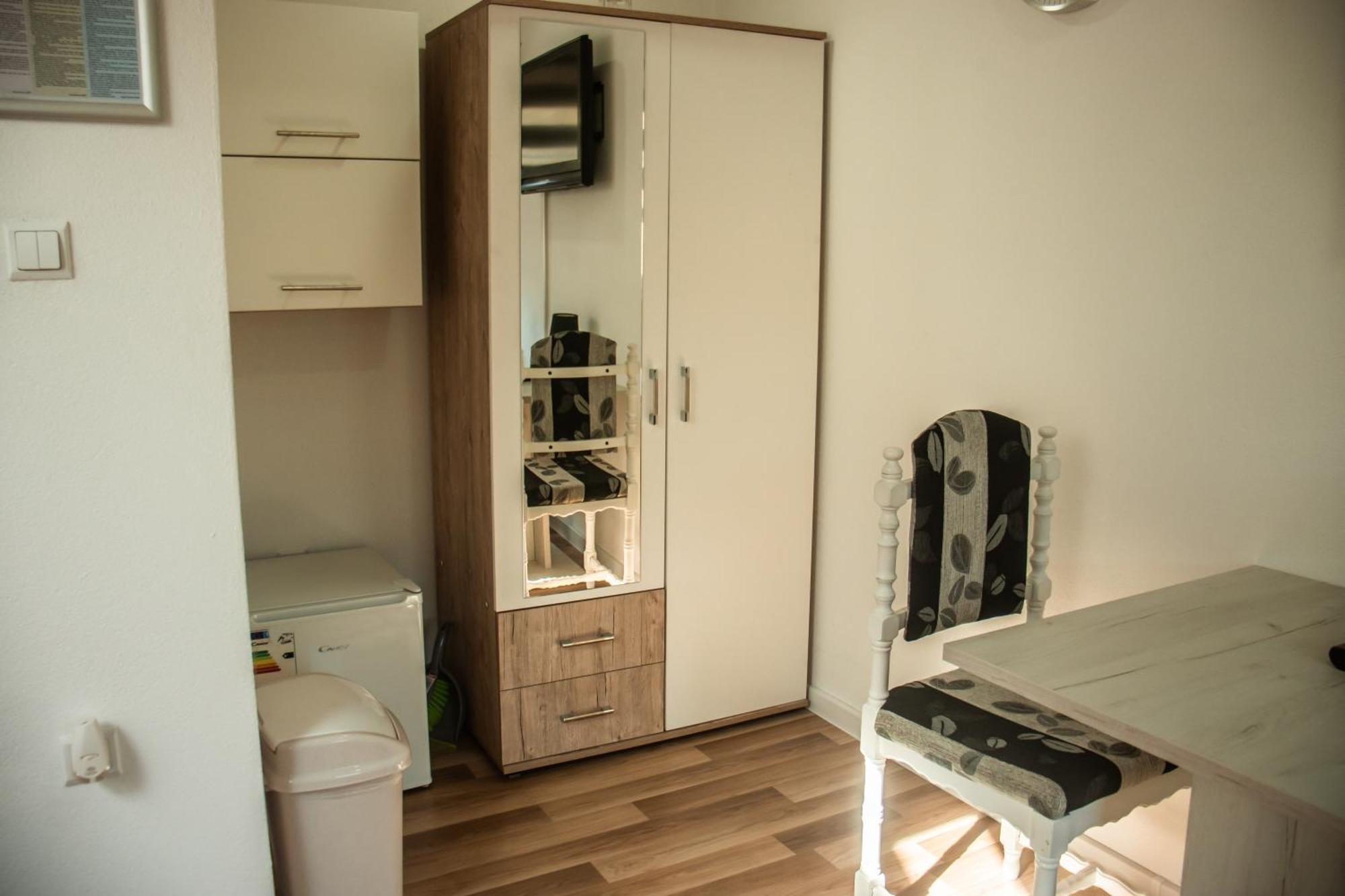 Apartments Basic Visoko Exterior photo